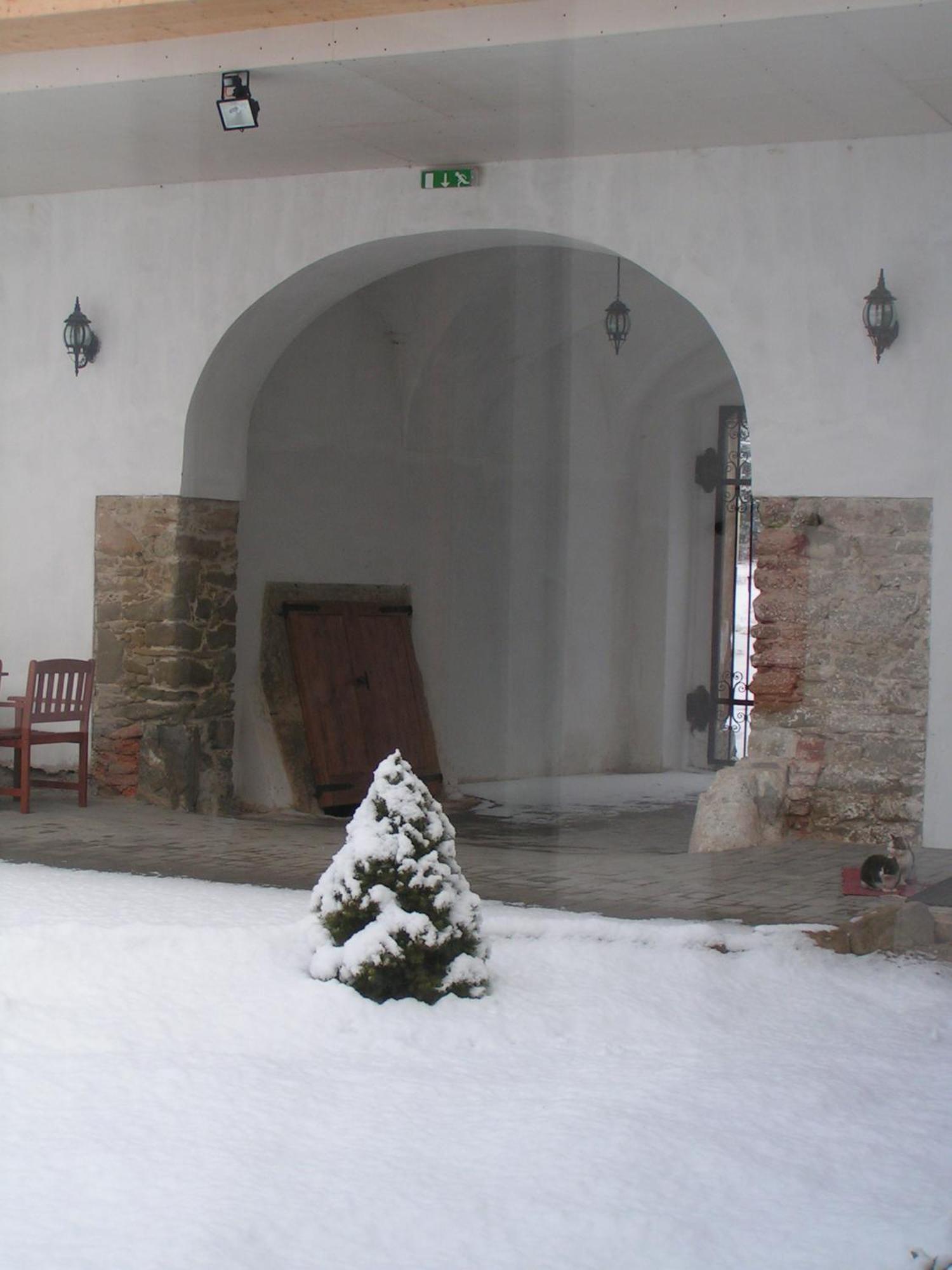 Hotel Kastiel Biela Dama A Cierny Rytier Krompachy Zewnętrze zdjęcie