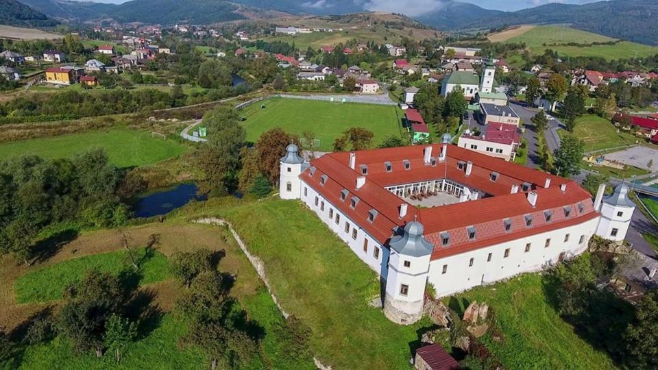 Hotel Kastiel Biela Dama A Cierny Rytier Krompachy Zewnętrze zdjęcie